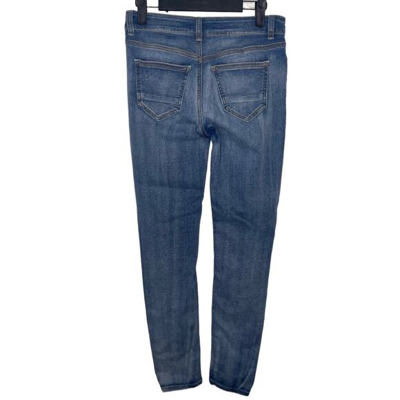 Refuge Womens Jeans Size 2 Denim Blue Distressed Skinny Leg Medium Wash Jeans - Picture 2 of 10